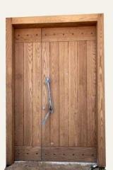 דלת לחזית הבית כנף וחצי בציפוי עץ - לידור דלתות