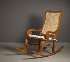 כסא נדנדה בשילוב קש - וסטו VASTU - גלריית רהיטים מעץ מלא 