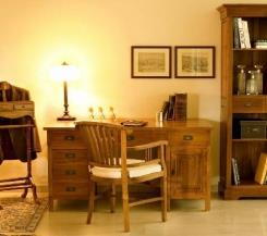 שולחן עבודה בסגנון איטלקי - וסטו VASTU - גלריית רהיטים מעץ מלא 