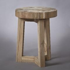 שרפרף בעל 3 רגליים - וסטו VASTU - גלריית רהיטים מעץ מלא 