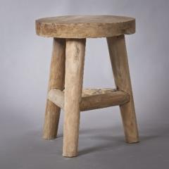 כסא עם 3 רגליים - וסטו VASTU - גלריית רהיטים מעץ מלא 