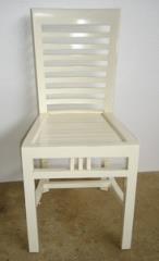 כיסא לבן - Treemium - חלומות בעץ מלא