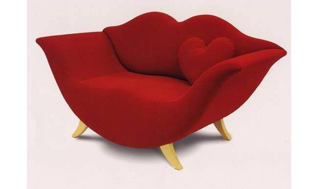 ספה בעיצוב רומנטי - זהבי גלרייה לעיצוב
