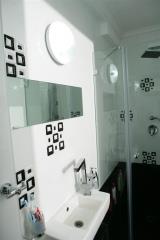 חדר אמבט מעוצב עם עיטורי דקור - פרפקטו מטבחים