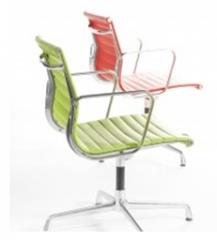 כסאות בצבעי ירוק ואדום - Items Gallery