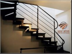 מדרגות מודרניים - סולם יעקב מעקות ומדרגות פנים