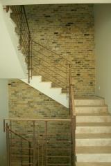 מדרגות טרוורטין ממולא בשילוב חיפוי קיר - אבן ושיש סלקטד selected