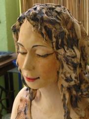 פסל אישה במדיטציה 4 - סטודיו דבורה