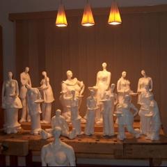 פסל נשים בלבן 1 - סטודיו דבורה