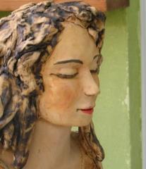 פסל אישה במדיטציה 3 - סטודיו דבורה