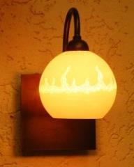 מנורת קיר כדור פורצלן להבות על מתכת - איריס רפפורט