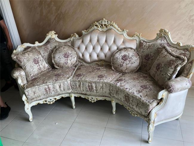 ספה מעוטרת בעיצוב יוקרתי - רהיטי מוביליה