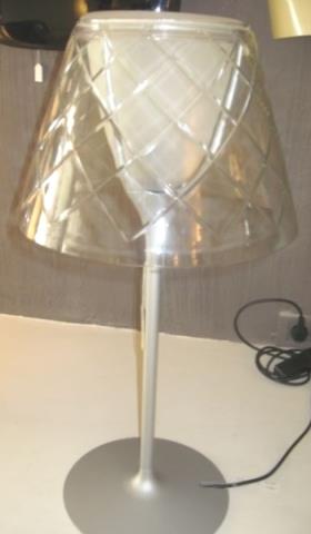 מנורת שולחן מעוצבת - אקסקלוסיב תאורה - עודפים