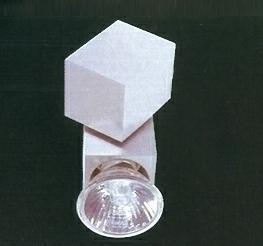 מנורה בעיצוב קוביה - אקסקלוסיב תאורה - עודפים
