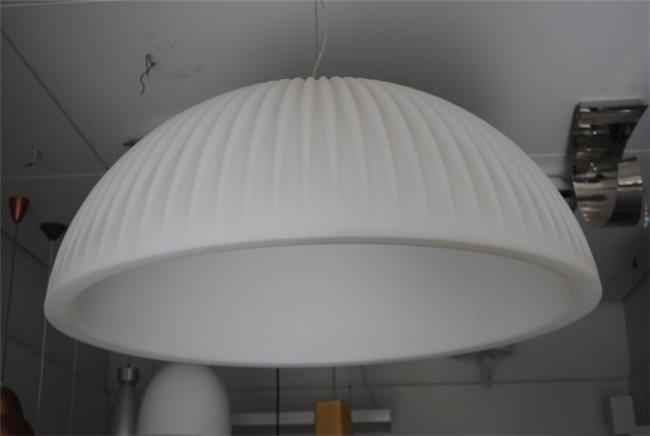 מנורת תליה כיפה לבנה - אקסקלוסיב תאורה - עודפים