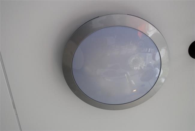 מנורת תקרה עגולה מיוחדת - אקסקלוסיב תאורה - עודפים