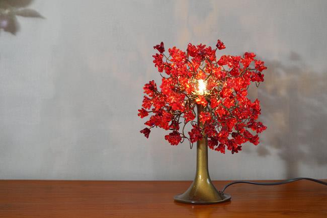 מנורה אדומה לשולחן - יהודה אוזן