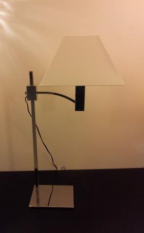 מנורת שולחן אהיל לבן - קמחי תאורה - עודפים