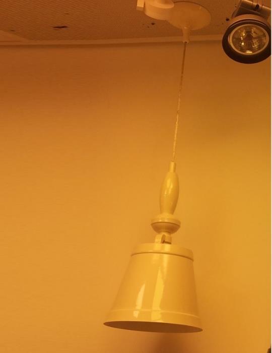 מנורה לבנה פעמון - קמחי תאורה - עודפים