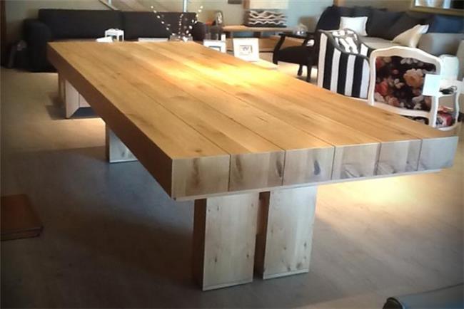 שולחן עץ מלא - גלריית האומנים