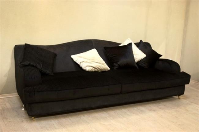 ספה מרווחת שחורה - גלריית האומנים