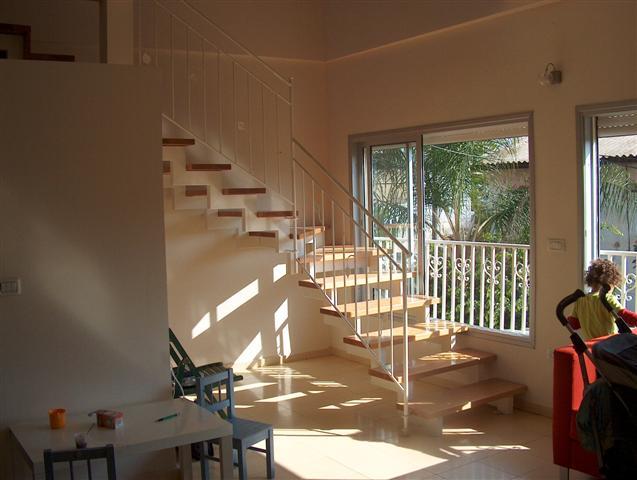 מדרגות לבית - יואב עובדיה - עבודות מתכת