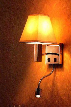 מנורת קיר עם אהיל לבן - קמחי תאורה outlet