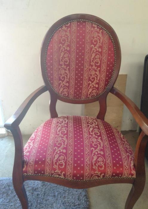 כסא אדום מרופד - רהיטי המושבה 