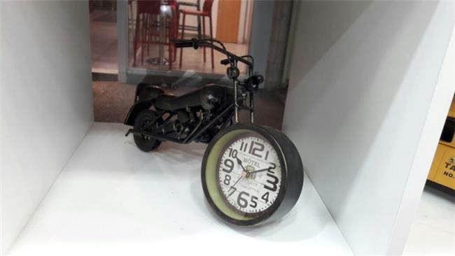 אופנוע שעון רטרו - רהיטי המושבה 