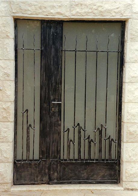דלת כניסה מרשימה - רוםסן - אומנות הפרופיל הבלגי