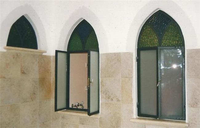 חלונות בלגיים לאמבטיה - רוםסן - אומנות הפרופיל הבלגי