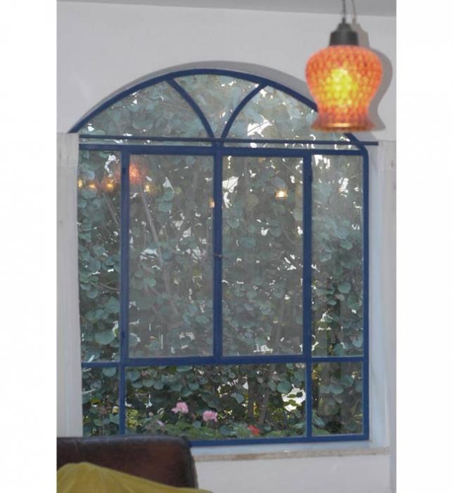 חלון בלגי כחול - רוםסן - אומנות הפרופיל הבלגי