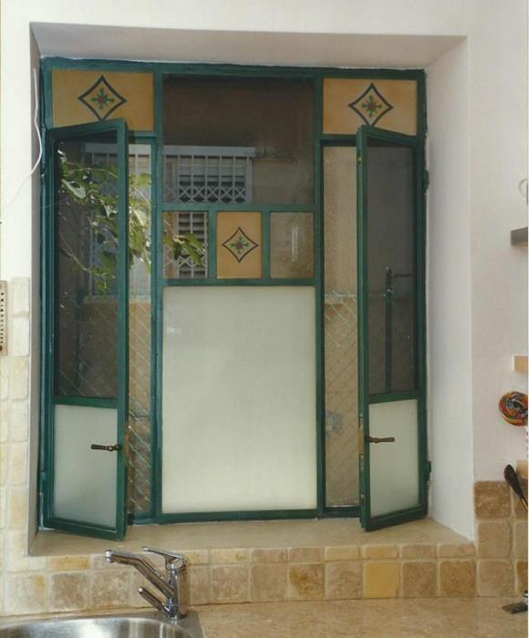 חלון בלגי למטבח - רוםסן - אומנות הפרופיל הבלגי