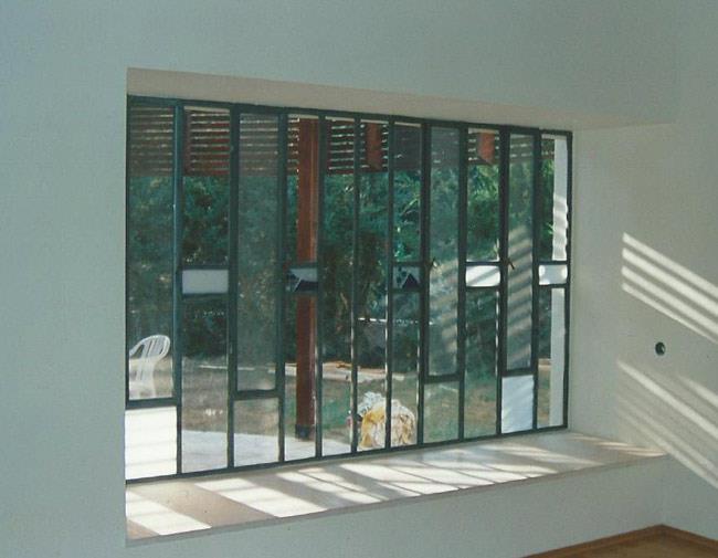 חלון בלגי עם ספסל - רוםסן - אומנות הפרופיל הבלגי