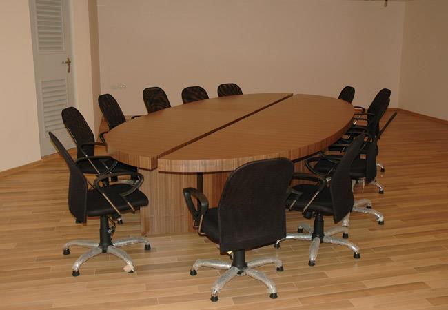 שולחן ישיבות מעוצב - VNG עיצובים בעץ