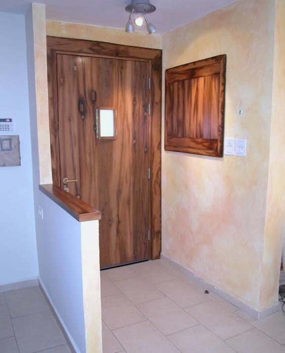 דלת כניסה מעץ מלא - VNG עיצובים בעץ