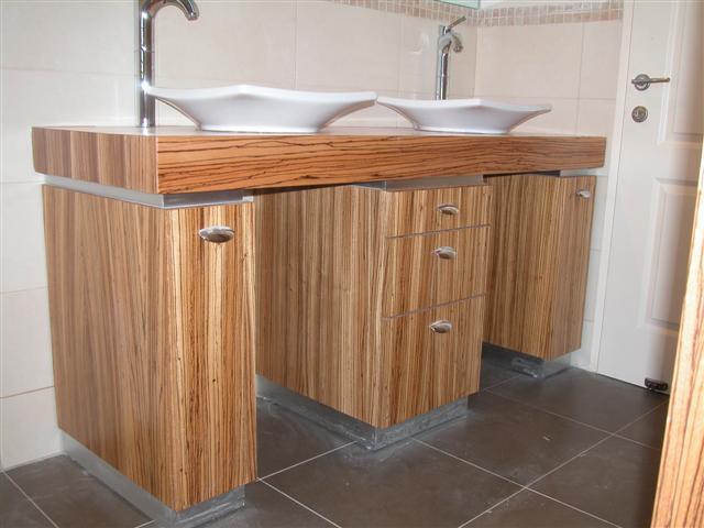 ארון אמבטיה חום - VNG עיצובים בעץ