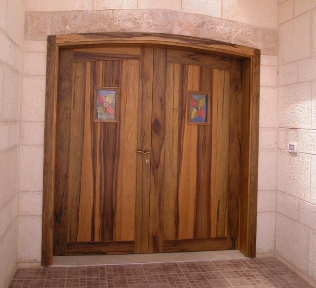 דלת כניסה לבית - VNG עיצובים בעץ
