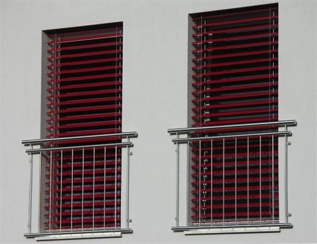 צלון ונציאני אדום - חלונות מרווין ישראל