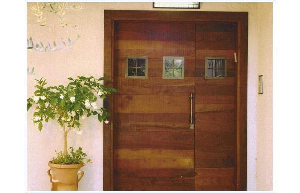 דלת כניסה לבית - madera living style