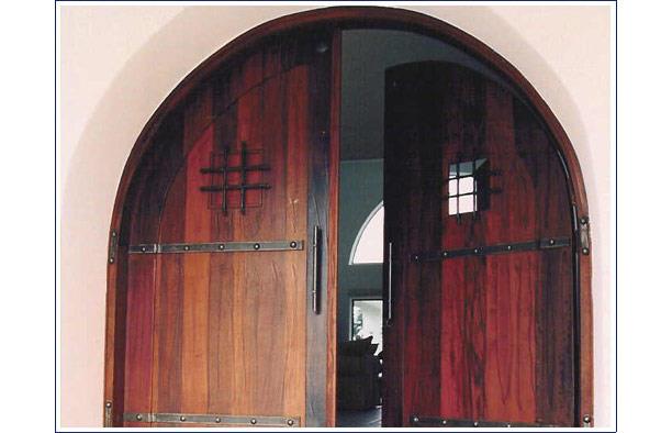 דלת עץ מיוחדת - madera living style