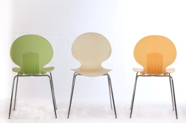 כסאות צבעוניים מפלסטיק - כסאות בעיקר