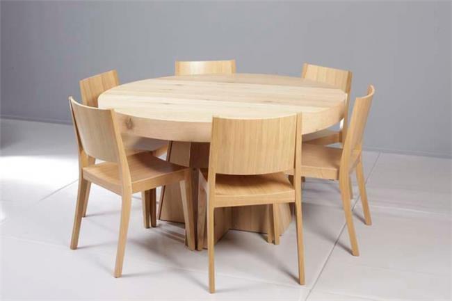 שולחן עגול - כסאות בעיקר
