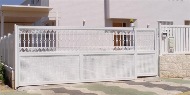 שערים מעוצבים בלבן - טרלידור