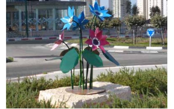 פסל חוץ פרחים גדולים - ראובן גפני - Reuven Gafni