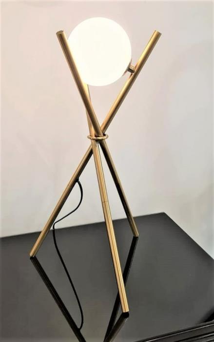 מנורה שולחנית איקס - רקפת ספיר-רשת חנויות לעיצוב הבית