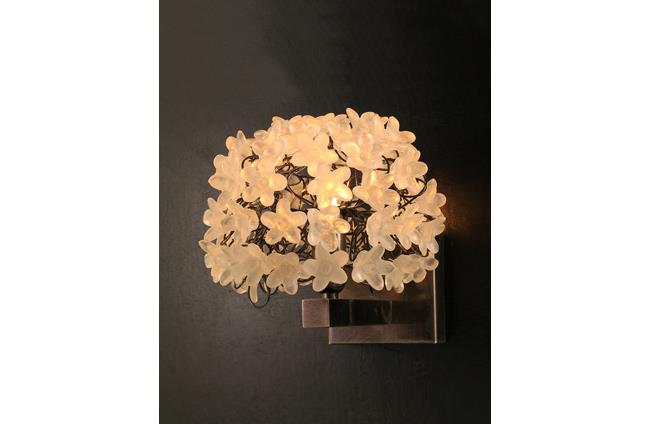 מנורת קיר זר פרחים - אלומה - עיצוב ותכנון תאורה