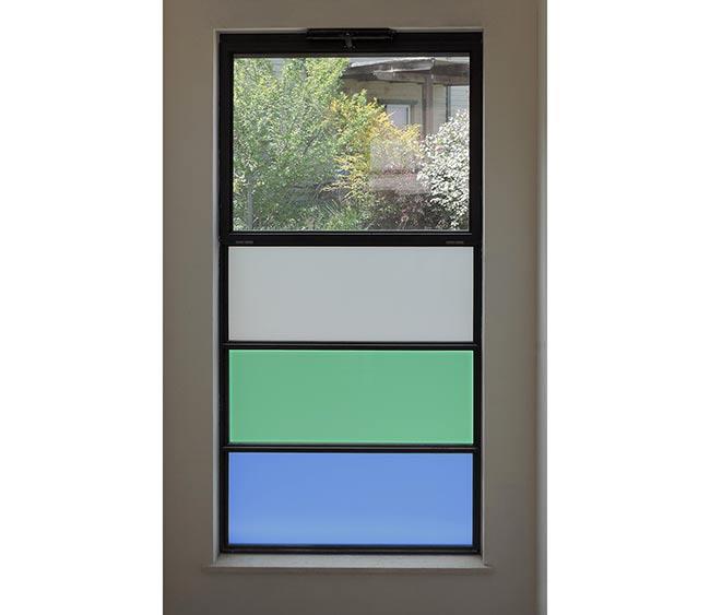 חלון צבעוני - אלומטל מעטפת לבניין בע"מ