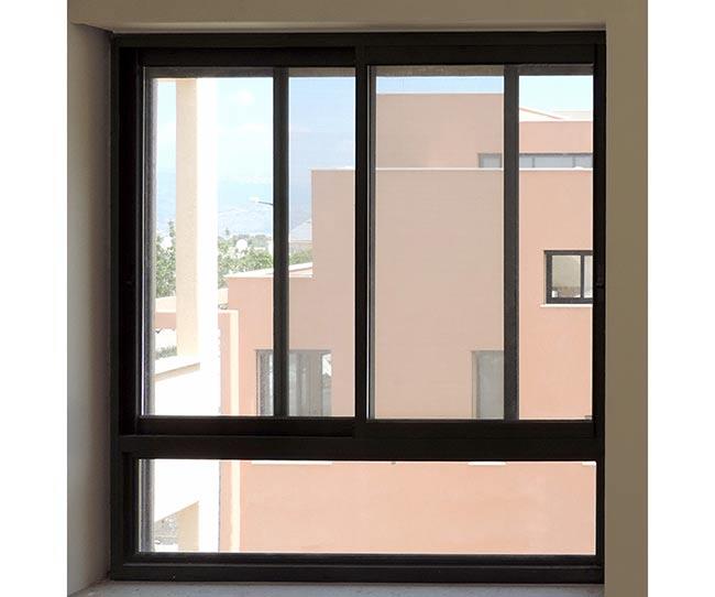 חלון עשוי אלומיניום - אלומטל מעטפת לבניין בע"מ