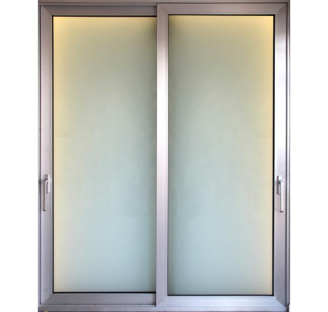 דלת הזזה מאלומיניום - אלומטל מעטפת לבניין בע"מ